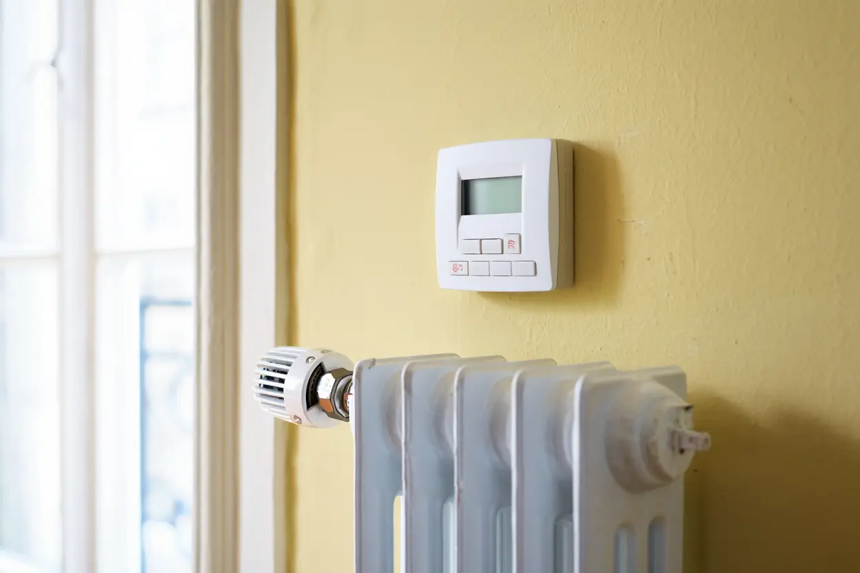 Coordination thermostat et vannes thermostatiques